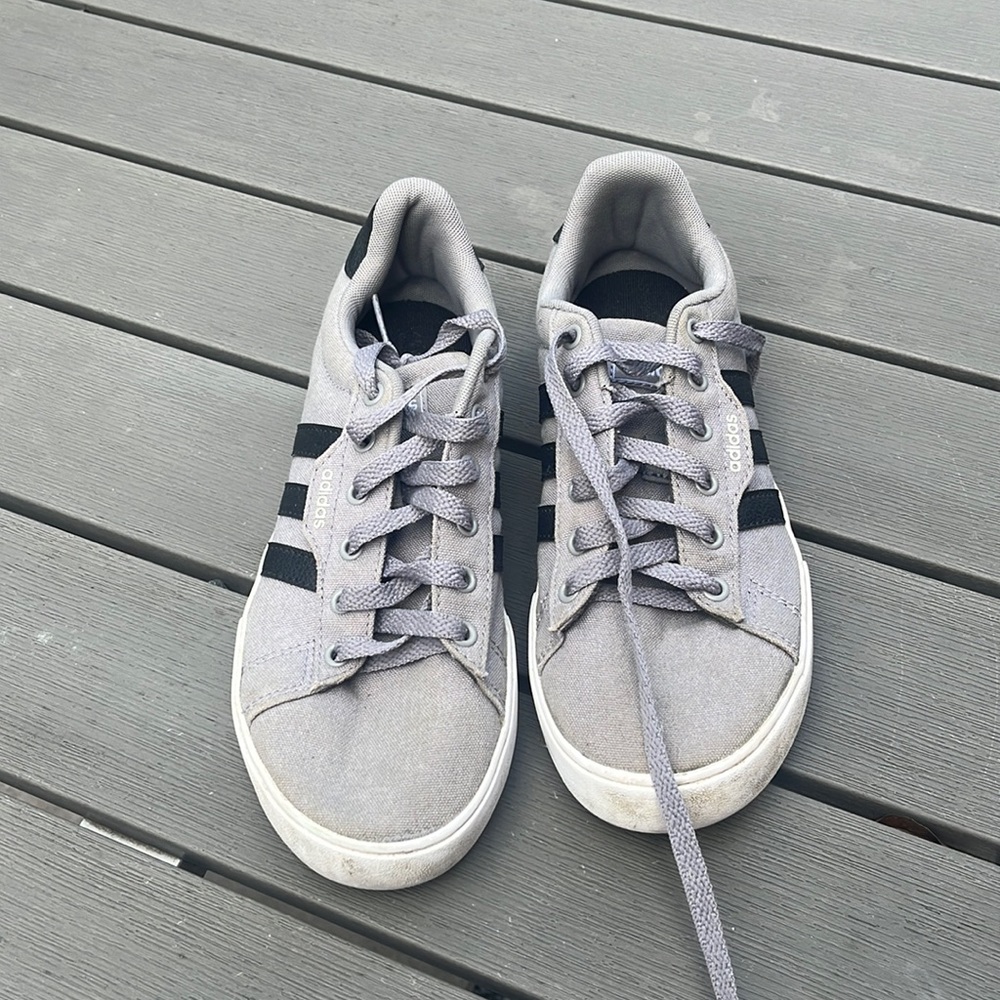 Adidas sneakers size 5 gray